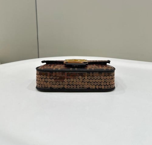 فندي مقاس 19.5 cm