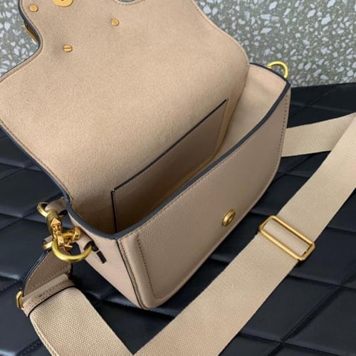 فالنتينو مقاس 23.5 cm