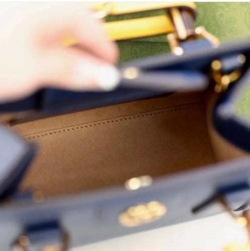 قوتشي مقاس 20 CM