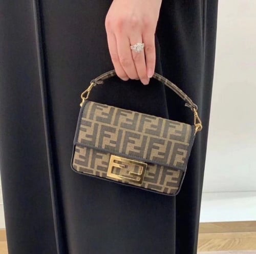 شنطة فندي Baguette سايز ميني