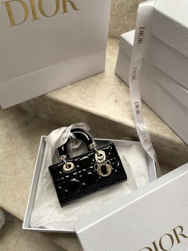 شنطة Dior D-joy