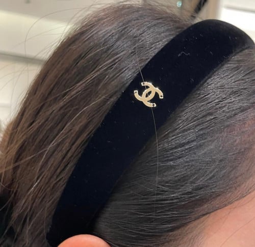 طوق شعر شانيل