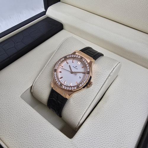 ساعة هوبلت النسائية