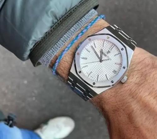 ساعة اوديمار بيغيه.