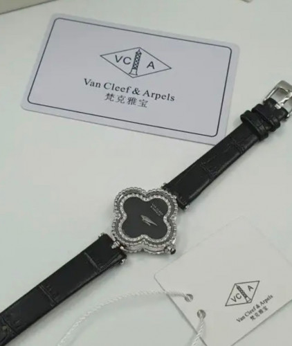 ساعة فان كليف النسائية