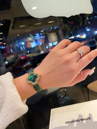 ساعة فان كليف النسائية