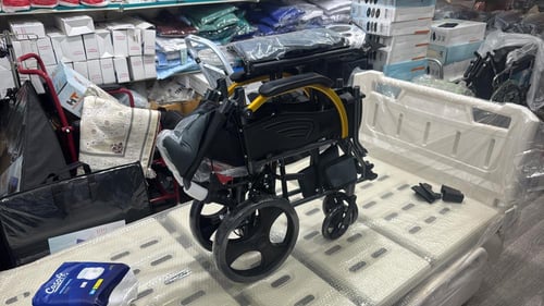 كرسي متحرك ألمنيوم خفيف