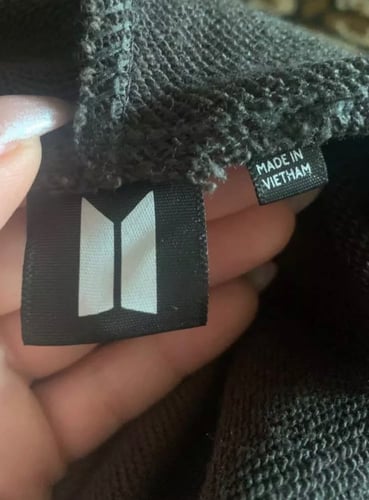 جاكيت Jungkook طبق الأصلي مع المرفقات