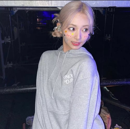 هودي أسود Twice