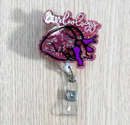 حامل بطاقه كادر صحي القلب