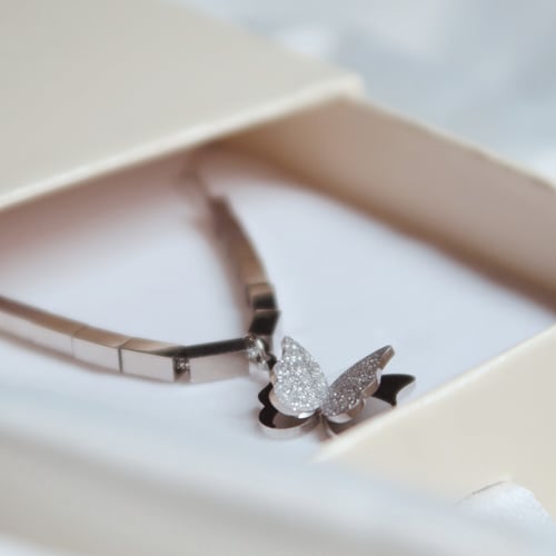 سلسال الفراشة - فضي