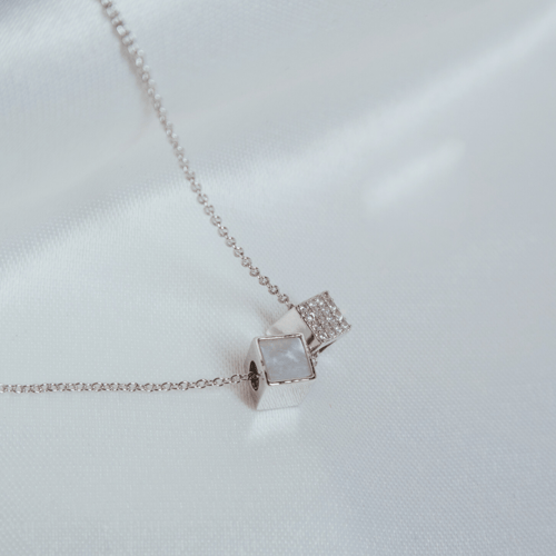 سلسال حجرمربع ناعم - فضي