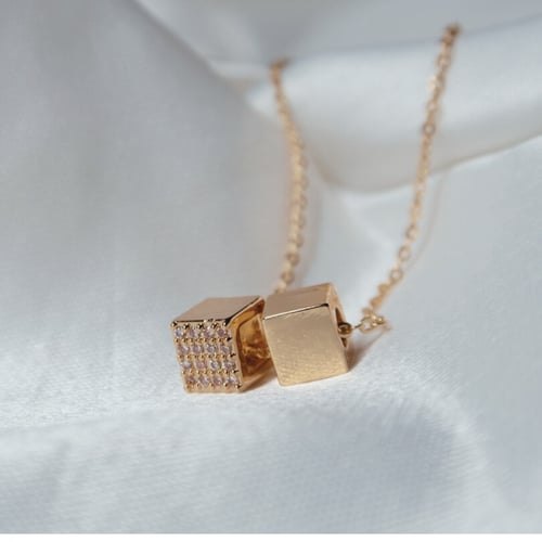 سلسال حجرمربع ناعم - ذهبي