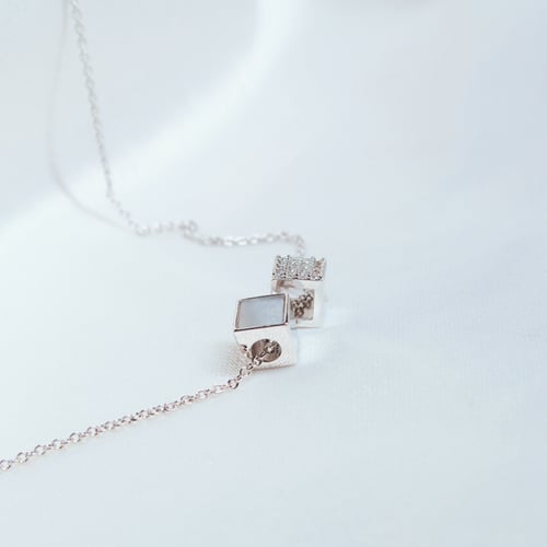 سلسال حجرمربع ناعم - فضي