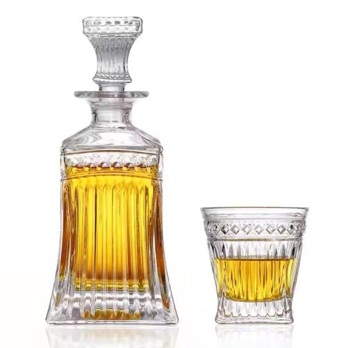 دورق زجاجي مع كاس