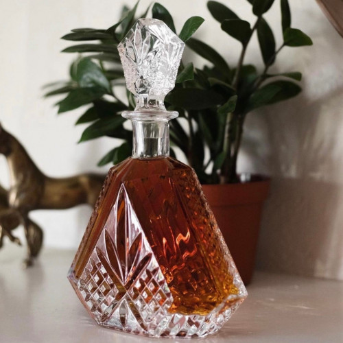 دورق زجاجي بسعة 645 مل مع كاس