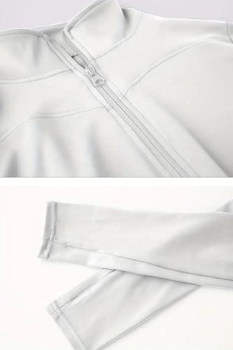 سترة نسائية ذات أكمام طويلة