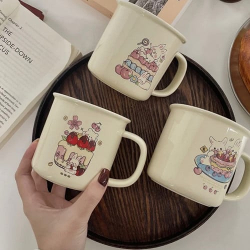 كوب بنمط كرتوني ع شكل فراوله بسعة 355 مل