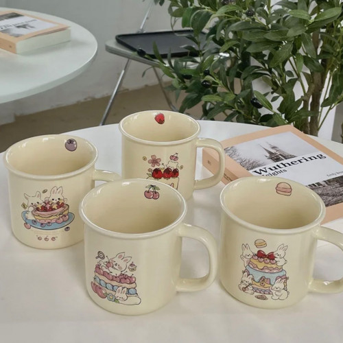 كوب بنمط كرتوني على شكل توت بسعة 355 مل