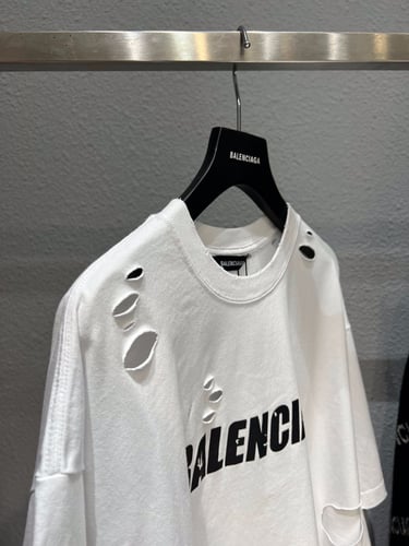 BALENCIAGA