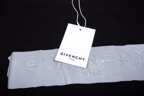 GIVENCHY
