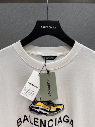 B BALENCIAGA