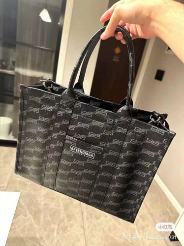 BALENCIAGA