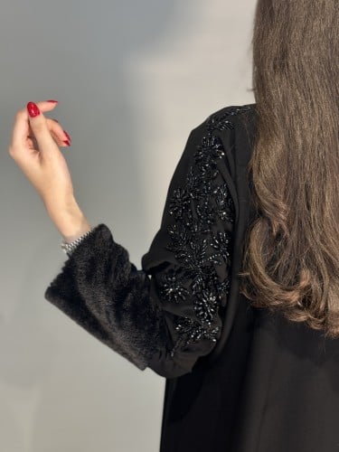 عبايه بالشك والفرو الاسود 101