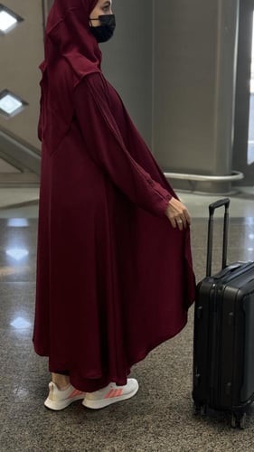 عباية سفر عنابي S33