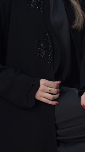 عباية هيا اسود SB1