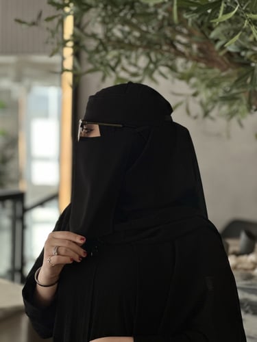 نقاب مشبك وسط بمطاط مائل T06