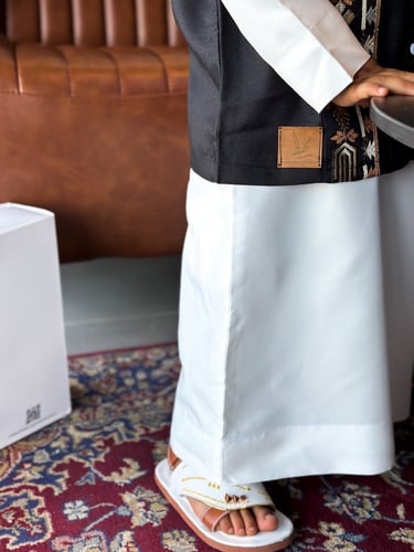 صديرية مخيط (سوداء)A17