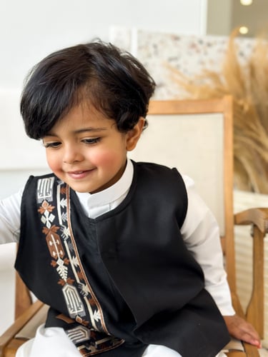 صديرية مخيط (سوداء)A17