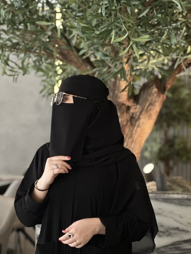 نقاب مشبك وسط بمطاط مائل T06