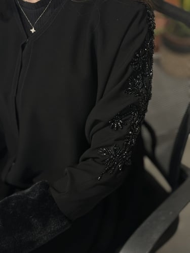 عبايه بالشك والفرو الاسود 101