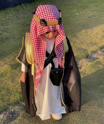 بكج من 4 قطع بالبشت السوداء