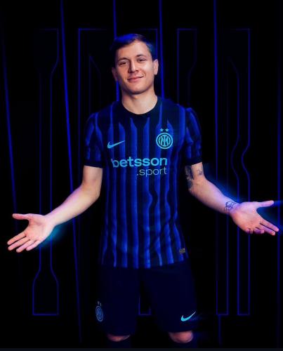 تيشرت انتر ميلان الاساسي 2026-2025 فئة اللاعبين