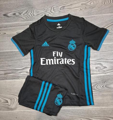 طقم ريال مدريد 2018 كلاسيك ولادي