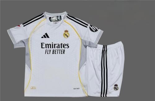 طقم ريال مدريد الاساسي تصميم 2026