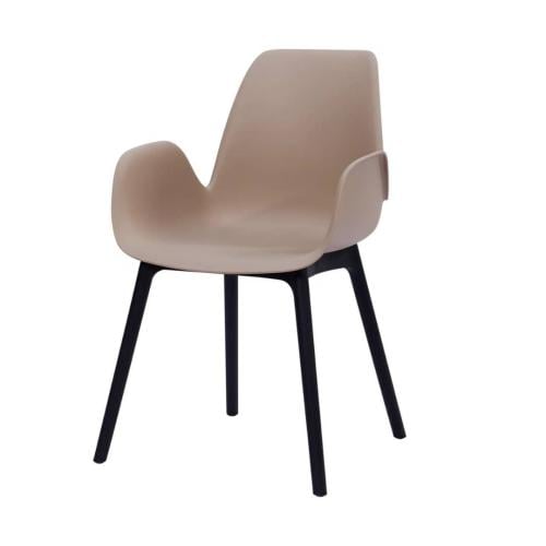 كرسي بلاستيك