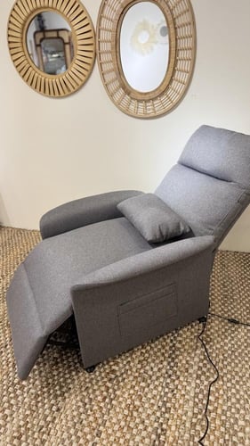 كرسي استرخاء رمادي كهربائي