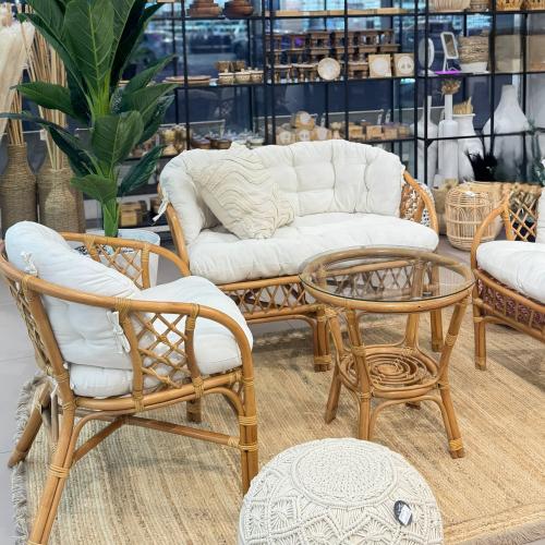 جلسه خارجية لــ4 أشخاص