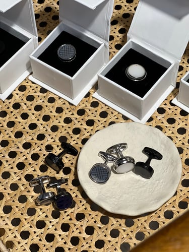 كبك رجالي فضي بحجر صدفي