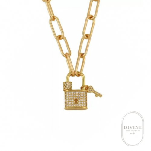 قلادة قفل مطلية ذهب