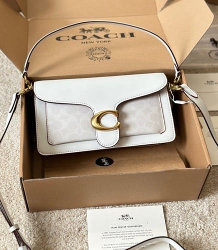 شنط كوتش كوتش