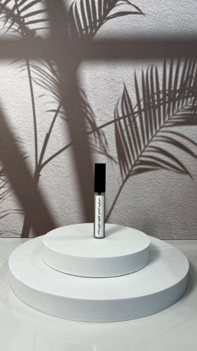 سيروم لتكثيف وتطويل الرموش والحواجب