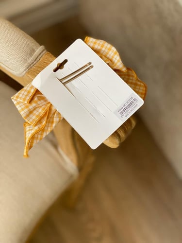 فيونكة شعر كبيره ( مُتوفره بِ عدة ألوان ) كاروهات...