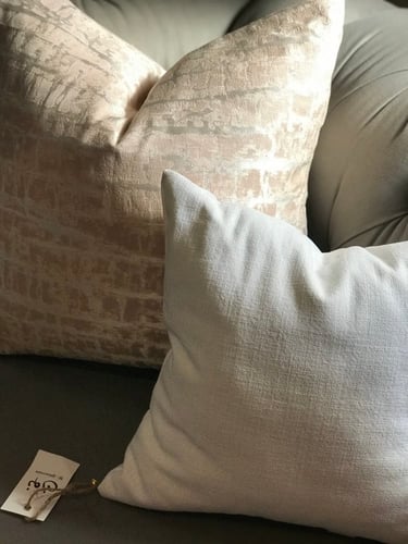 غطاء وسادة مونتي جاكار وردي باهت