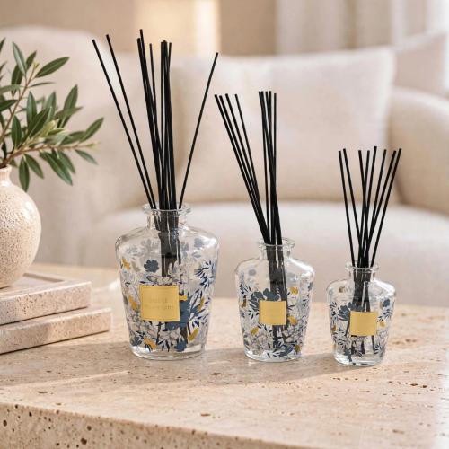 فواحة أعواد بعطر وردي ناعم