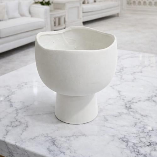 تحفة سيراميك بشكل مميز